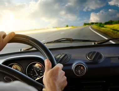 Ο λόγος που η αφυδάτωση είναι εξίσου επικίνδυνη με το αλκοόλ την ώρα της οδήγησης